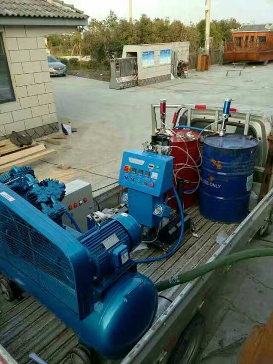 聚脲噴涂設備室外施工