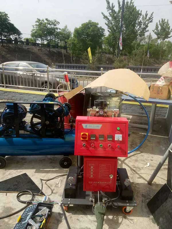 啤酒罐聚氨酯發泡填充夾層澆注噴涂機