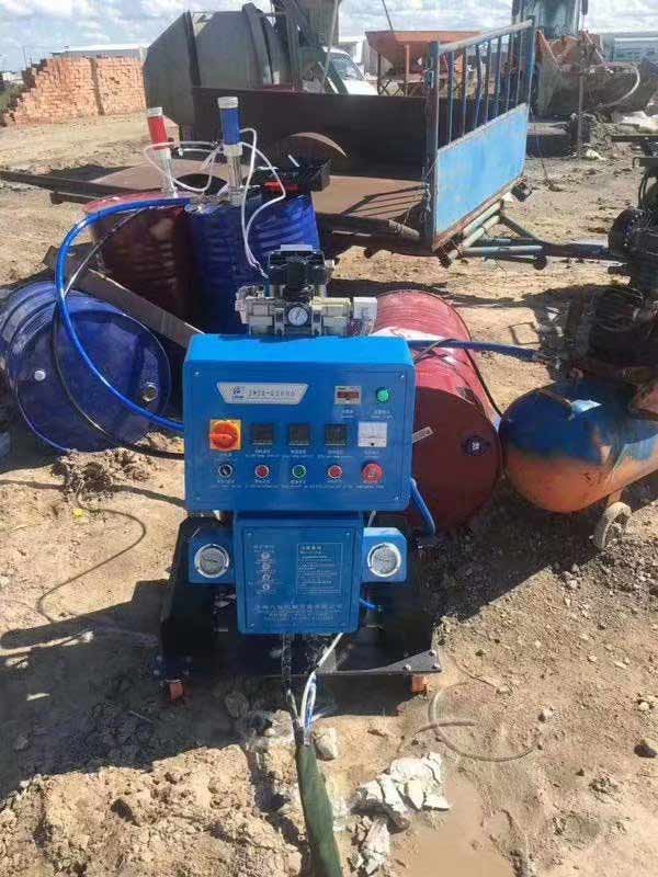 Q2600小雞幼苗養(yǎng)殖場保溫房聚氨酯噴涂機